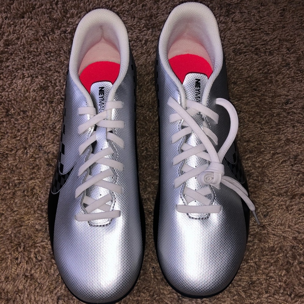 Nike soccer cleats - Picture 3 of 4